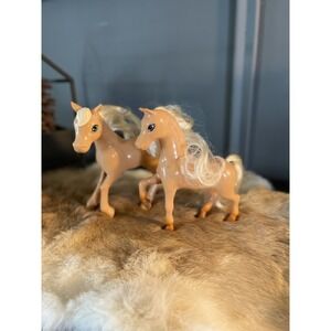 Two Mattel‎ Barbie Chelsea Blonde Pet Pony Horse Stable Foal Doll Toy
